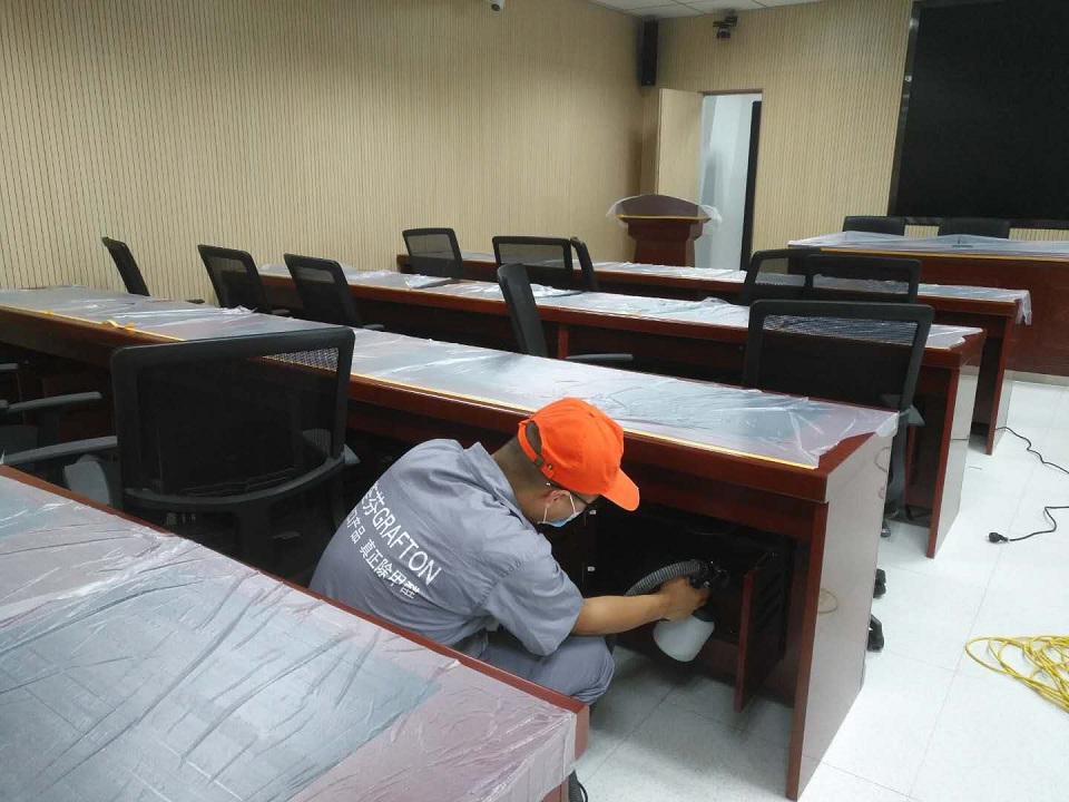 會(huì)議室辦公桌椅全方位噴涂施工 會(huì)議室辦公桌椅全方位噴涂施工