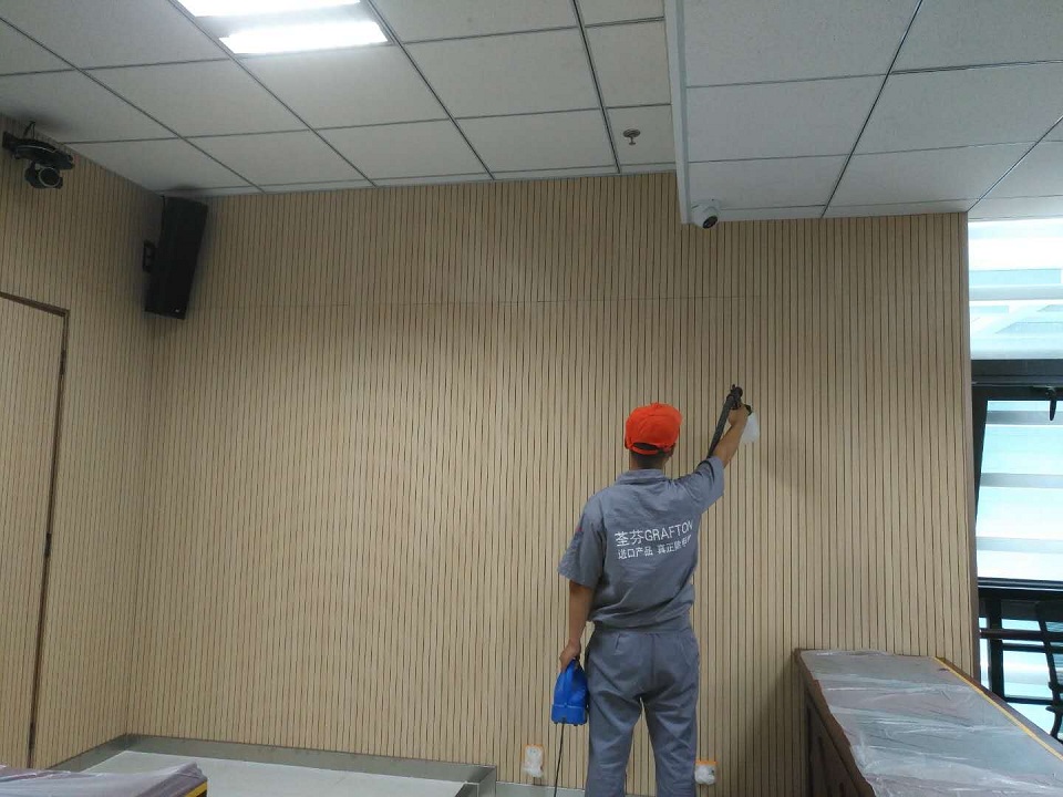 墻面木板全方位噴涂施工治理 墻面木板全方位噴涂施工治理