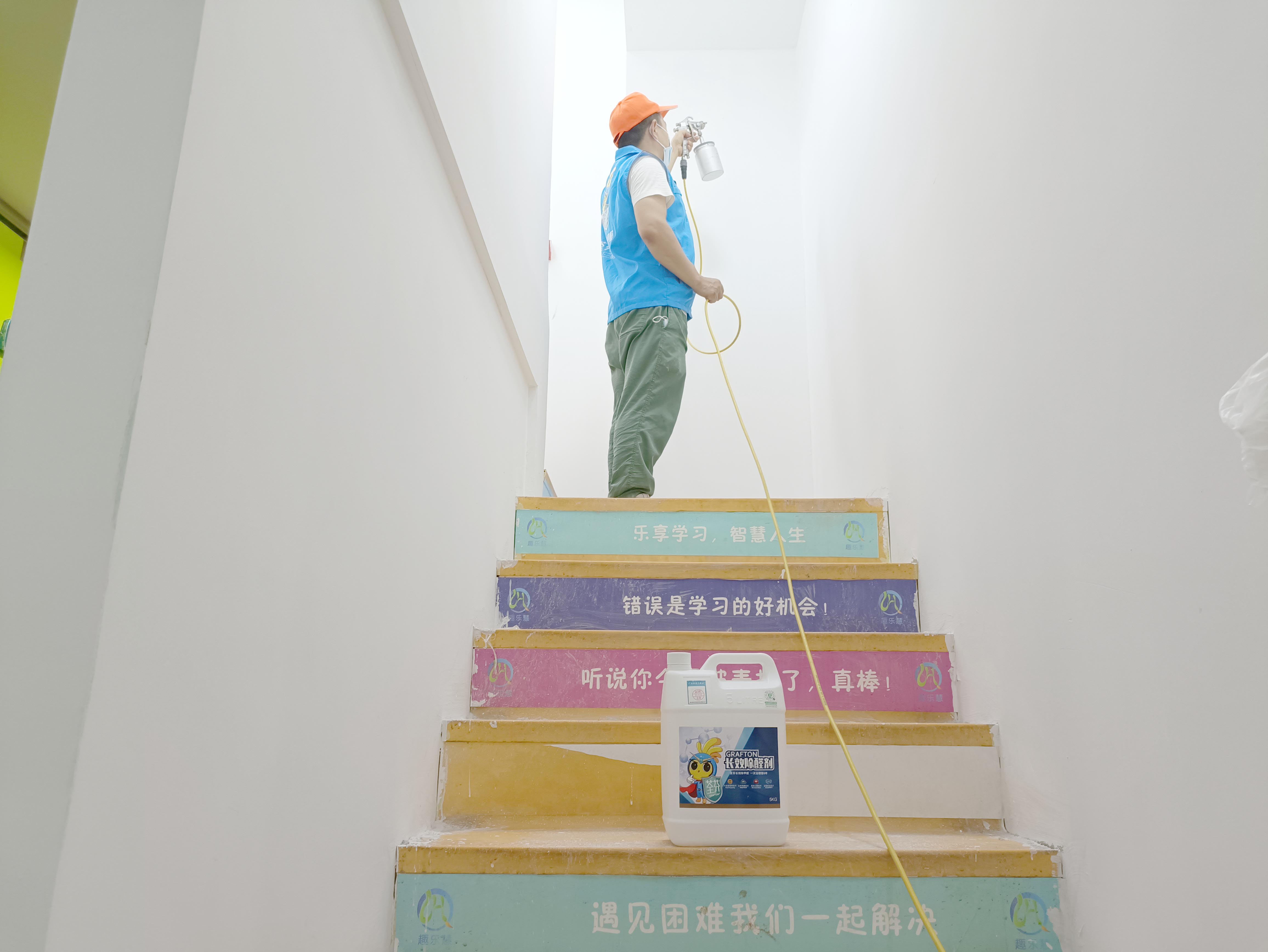樓梯過(guò)道墻面噴涂施工治理甲醛 樓梯過(guò)道墻面噴涂施工治理甲醛